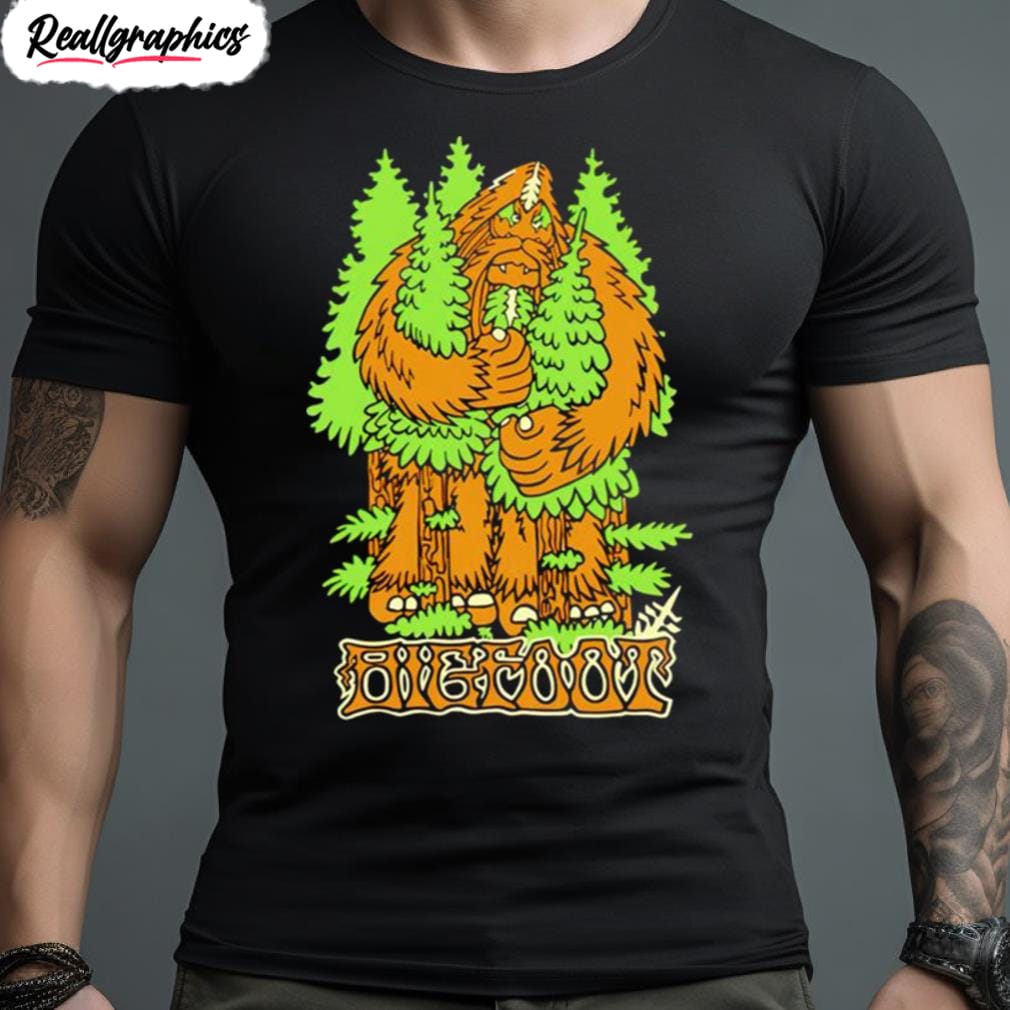 bigfoot hug tree shirt