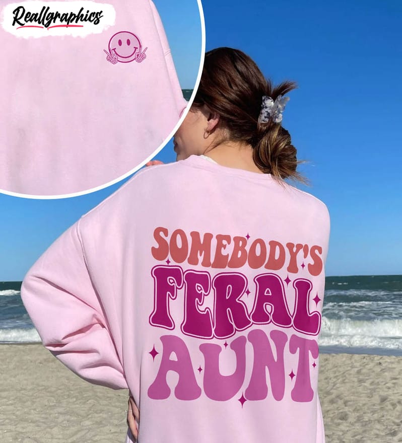 Mazezy Somebodys Feral Auntie Wild Aunt Retro Cat Wild Family Women Sweatshirt