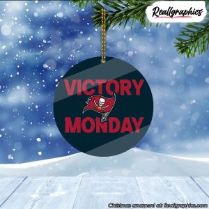tampa-bay-buccaneers-victory-monday-christmas-ornament-1